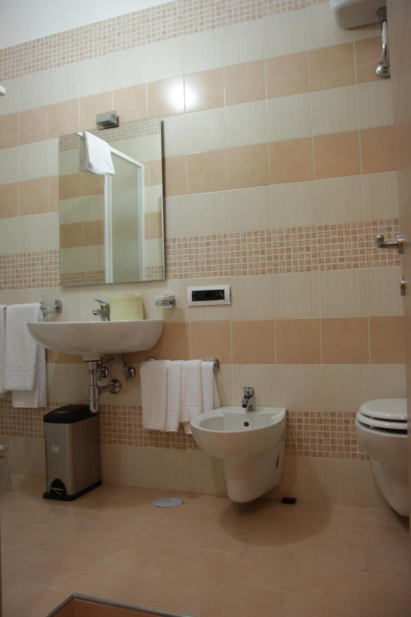 نابولي Bovio Modern Suite الغرفة الصورة